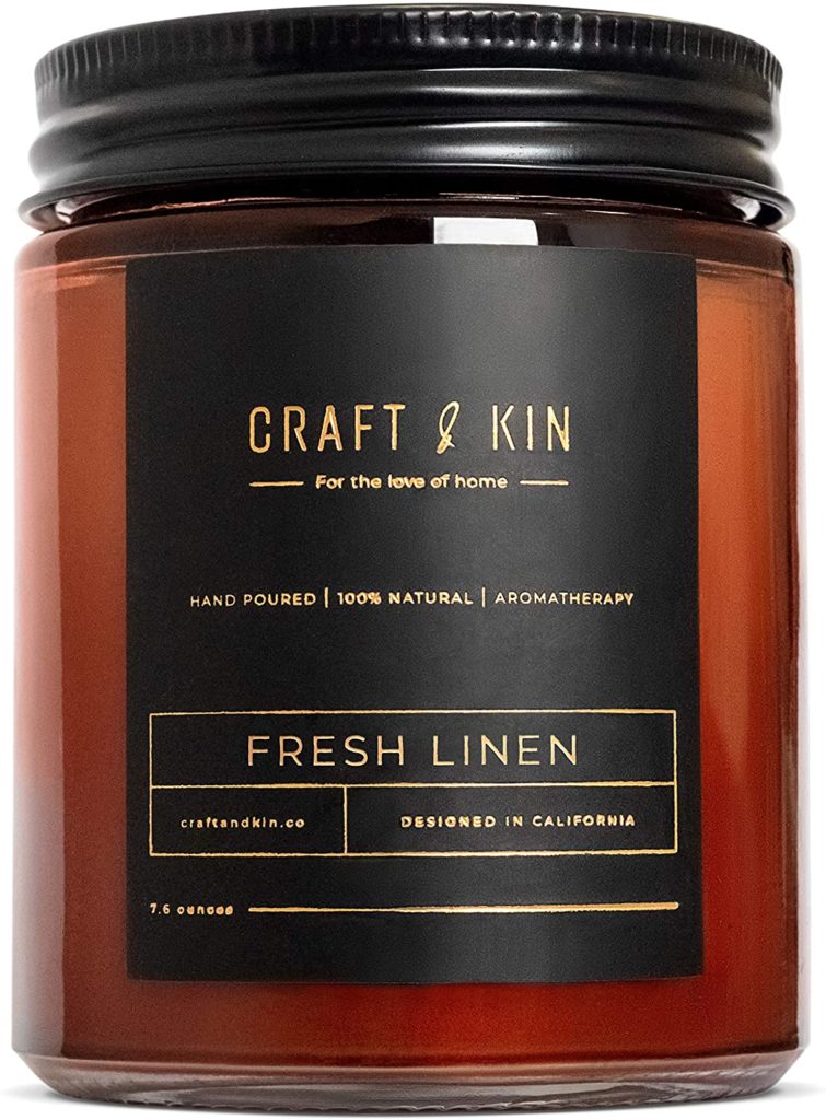 Craft and Kin essential oil candle smells like clean laundry and fresh linen.